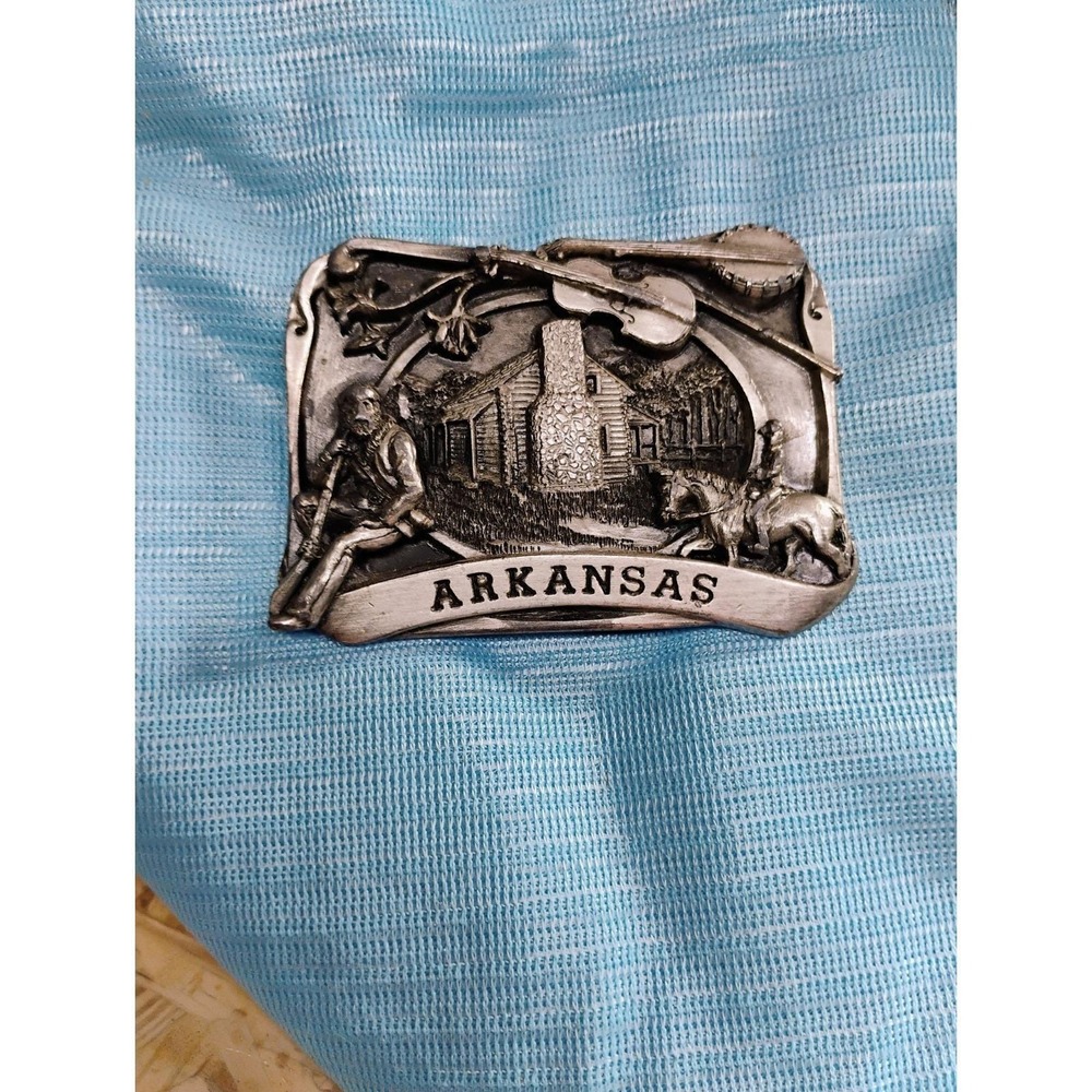 VTG Arkansas 3D Belt Buckle 1984 Siskiyou Petwer Cabin River Man Scene Woods